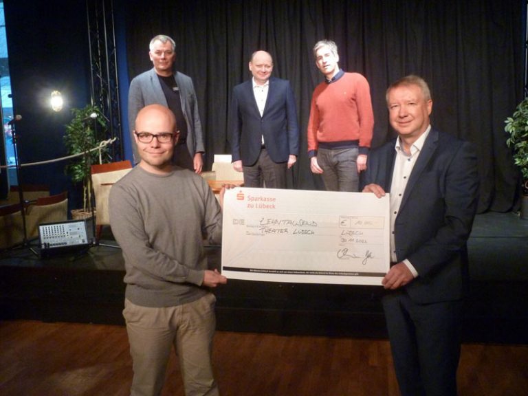 Vorstand der Sparkasse zu Lübeck AG übergibt »Weihnachtsspende« an das Theater Lübeck